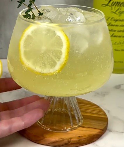 Limoncello Spritz